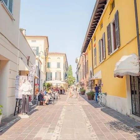 Old Town Alley - Italian Homing